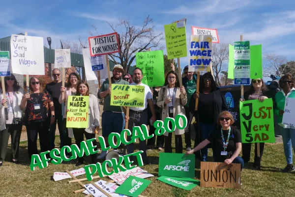 Group photo of AFSCME Local 800 members at a picket.