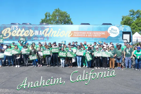 Group photo from the It's Better in a Union tour