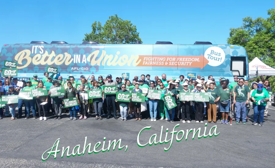 Group photo from the It's Better in a Union tour